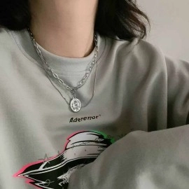 Багатошарове кольє-чокер «Французька монета» на потрійному сріблястому ланцюжку