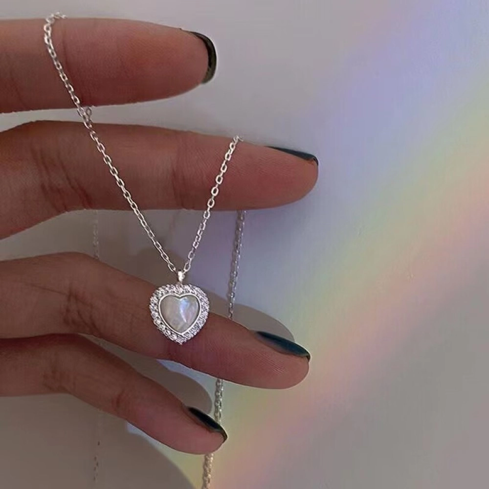 Намисто з серцем Love