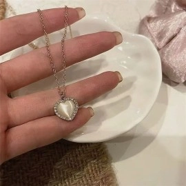 Намисто з серцем Love