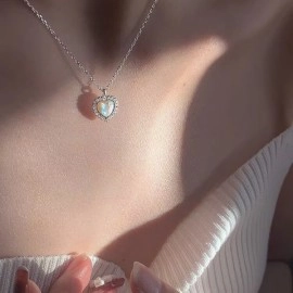 Намисто з серцем Love