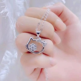 Намисто з підвіскою Hello Kitty з каменем